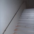 Bekleden betonnen trap in traanplaat