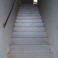 Bekleden betonnen trap in traanplaat